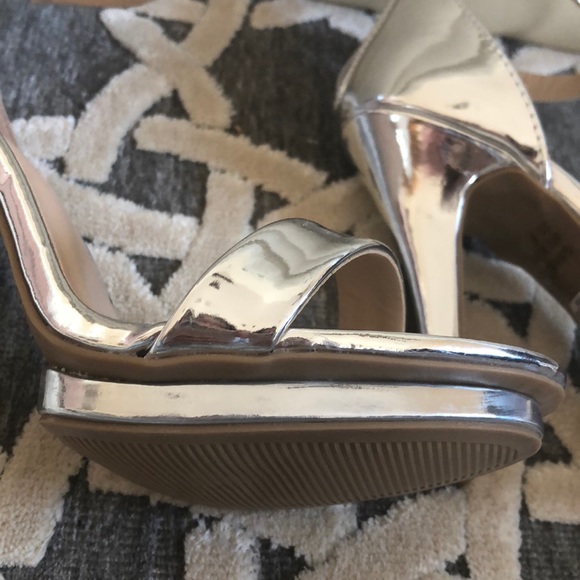 SIZE 7 & 9 MATALIC SILVER STILETTO HEELS - Picture 6 of 7